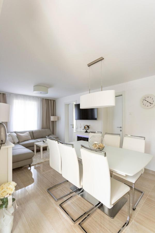 Luxury Mantinela Apartment Malinska Exterior photo