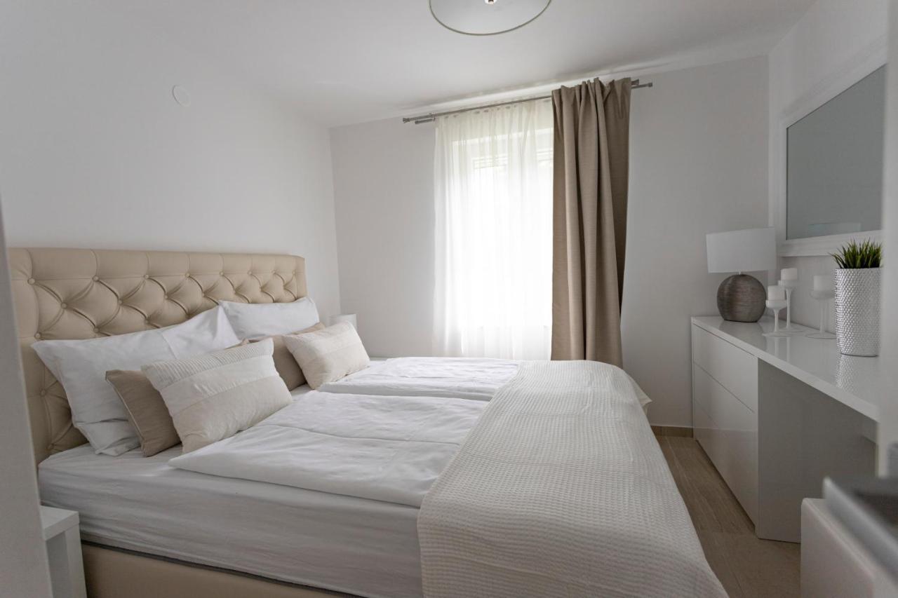 Luxury Mantinela Apartment Malinska Exterior photo